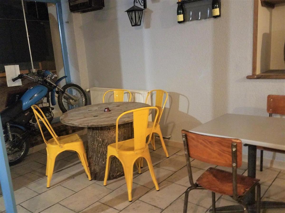 L'Auberge Des Voyageurs Menigoute Luaran gambar